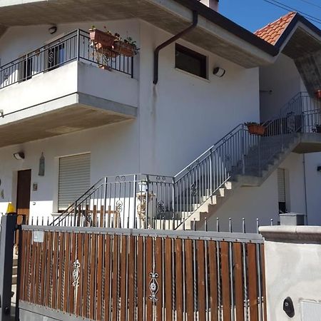 Вилла La Casa Di Cindy Монтесильвано Экстерьер фото
